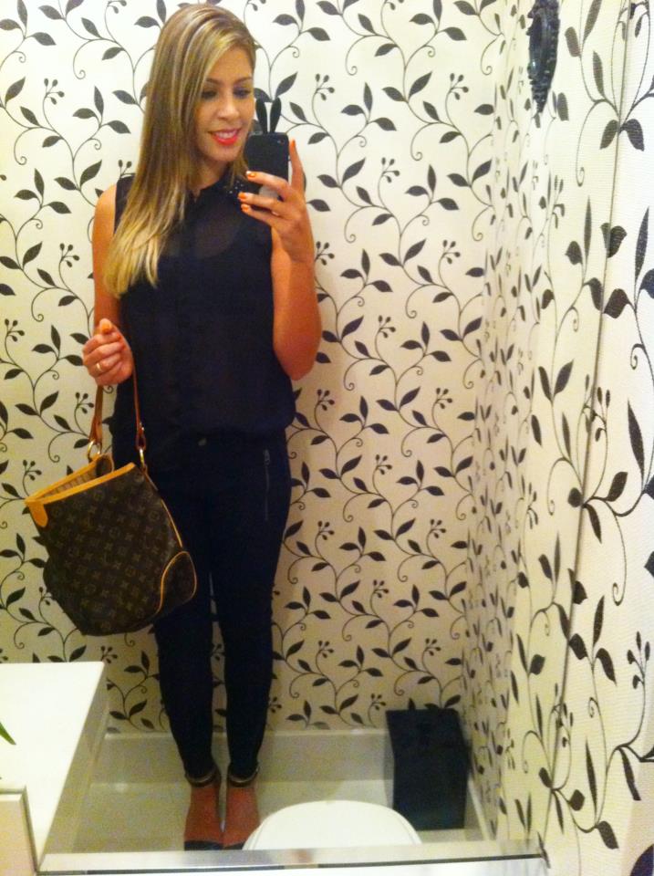 74780_142557649225629_1624549261_n